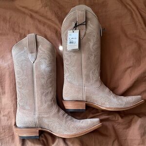 Elegant Tan Western Boots